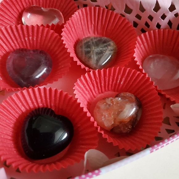 Crystal Hearts 6 Assorted Beautiful Crystal Gemstones - Picture 10 of 16